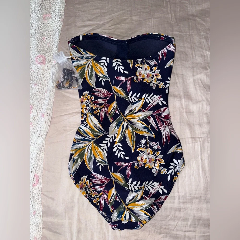 Anne Cole NWOT Floral One-Piece Swimsuit Removable Straps Size 6
